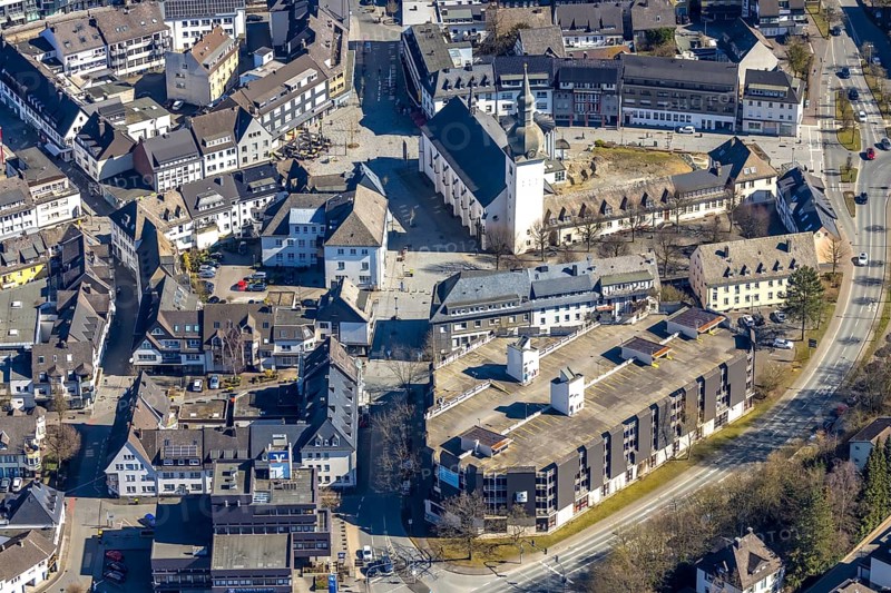 Aerial view, Stiftsplatz and St. Walburga Catholic Church, Stiftscenter car park, Meschede town, Meschede, Sauerland, North Rhine-Westphalia, Germany, place of worship, DE, Europe, religious community, place of worship, holy place, church, parish, denomination, aerial view, aerial photography, aerial photography, religion, religious site, overview, bird's-eye view, overview