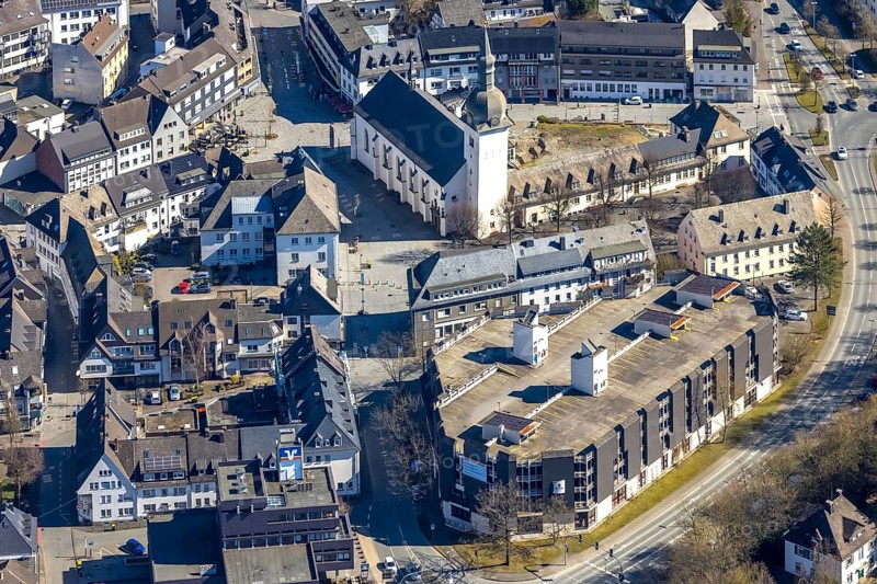 Aerial view, Stiftsplatz and St. Walburga Catholic Church, Stiftscenter car park, Meschede town, Meschede, Sauerland, North Rhine-Westphalia, Germany, place of worship, DE, Europe, religious community, place of worship, holy place, church, parish, denomination, aerial view, aerial photography, aerial photography, religion, religious site, overview, bird's-eye view, overview