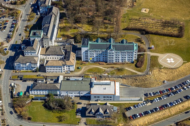 Aerial view, St. Walburga Hospital with helipad, Meschede town, Meschede, Sauerland, North Rhine-Westphalia, Germany, DE, Europe, healthcare, hospital, helipad, clinic, clinic centre, hospital, aerial photograph, aerial photography, aerial photography, medical facility, medical aid, overview, bird's-eye view, overview, medical care