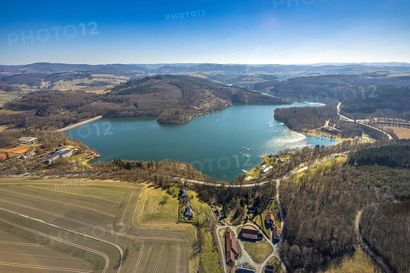 Aerial view, Hennesee Hennetalsperre with dam wall, forest area and hilly landscape, Berghausen, Meschede, Sauerland, North Rhine-Westphalia, Germany, DE, Europe, aerial view, aerial photography, aerial photography, dam, overview, bird's-eye view, overview