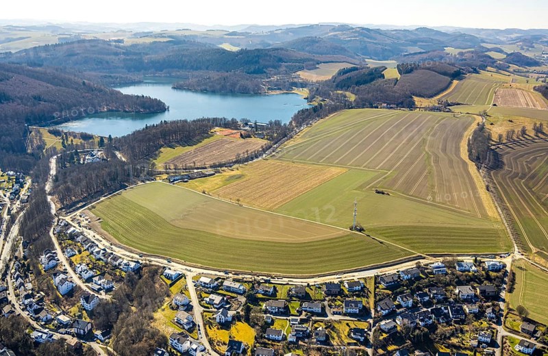 Aerial view, Hennesee dam with wooded area and hilly landscape, meadows and fields with residential area, Meschede town, Meschede, Sauerland, North Rhine-Westphalia, Germany, DE, Europe, property tax, Hennetalsperre, real estate, aerial view, aerial photography, aerial photography, overview, bird's-eye view, residential area, living and living, residential area, quality of living, residential neighbourhood, housing estate, residential area, birds-eyes view, overview