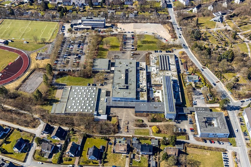 Aerial photo, Berufskolleg Meschede des HSK Hochsauerlandkreis, right Chamber of Agriculture North Rhine-Westphalia district offices HSK Olpe Siegen-Wittgenstein, Meschede-Stadt, Meschede, Sauerland, North Rhine-Westphalia, Germany, education, educational institution, DE, Europe, educational institute, aerial photo, aerial photography, aerial photography, school, overview, bird's-eye view, birds-eyes view, overview