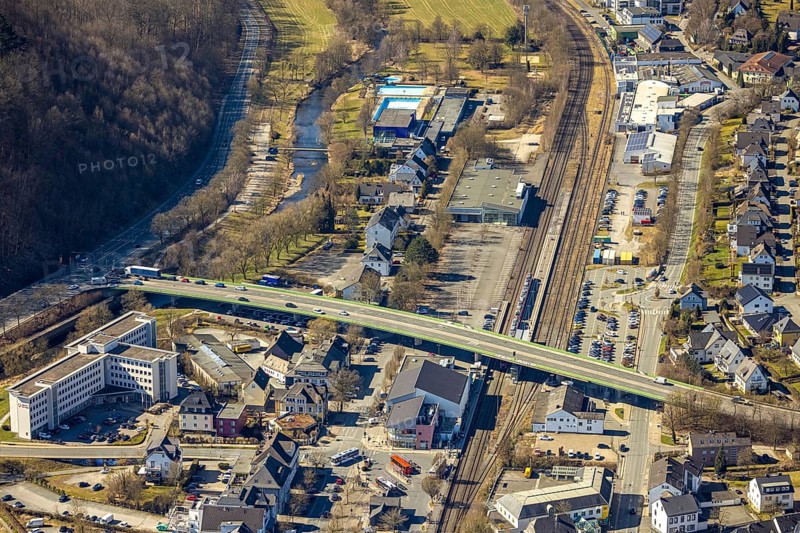 Aerial view, road bridge Warsteiner Straße federal road B55 over railway tracks and commercial area Le-Puy-Straße, left building of the employment agency and river Ruhr, Meschede town, Meschede, Sauerland, North Rhine-Westphalia, Germany, DE, Europe, commercial enterprises, commercial area, commercial property, commercial location, commercial use, industrial area, industrial location, job centre, aerial view, aerial photography, aerial photography, overview, bird's eye view, birds-eyes view, overview