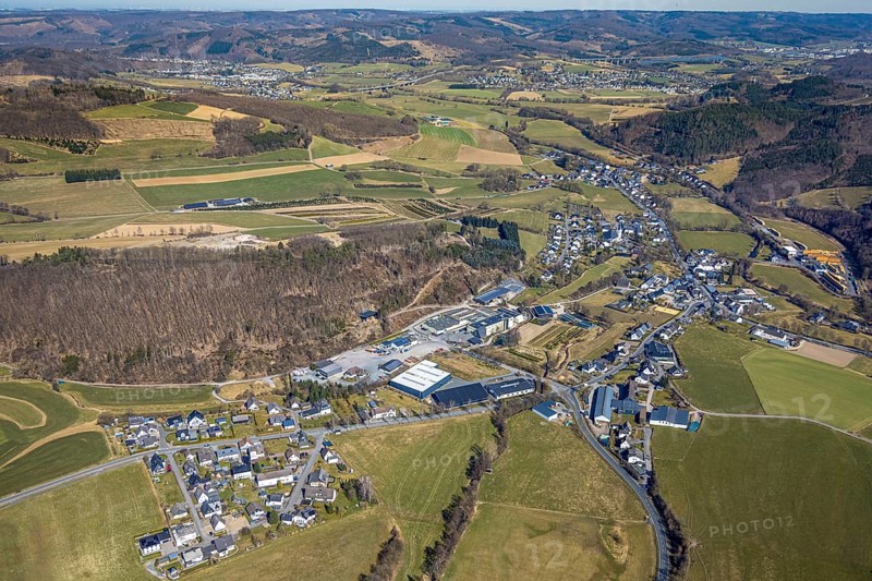 Aerial view, residential area local view district Bergerhütte with commercial area Auf dem Lohnsberg, forest area and hilly landscape, mountains, Meschede, Sauerland, North Rhine-Westphalia, Germany, DE, Europe, commercial enterprises, commercial area, commercial area, commercial property, commercial location, commercial use, property tax, real estate, industrial area, industrial location, aerial view, aerial photography, aerial photography, overview, bird's-eye view, residential area, living and living, residential area, residential quality, residential neighbourhood, residential estate, residential district, birds-eyes view, overview