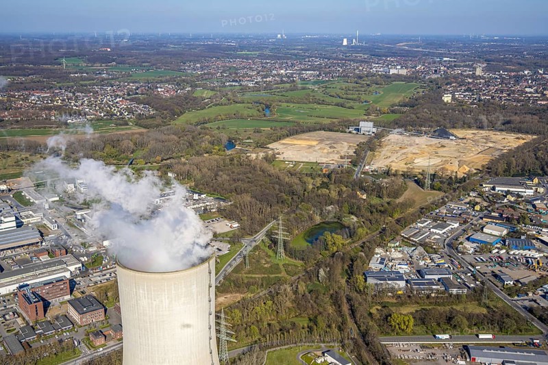 Aerial view, Trianel Kohlekraftwerk Lünen GmbH with smoking cooling tower, behind brownfield former STEAG power plant site, Lippholthausen, Lünen, Ruhr area, North Rhine-Westphalia, Germany, DE, Europe, commercial enterprises, commercial area, commercial property, commercial site, commercial use, industrial area, industrial site, power plant, cooling tower, aerial view, aerial photography, aerial photography, Münsterland, smoke, overview, bird's eye view, bird's eye view, overview