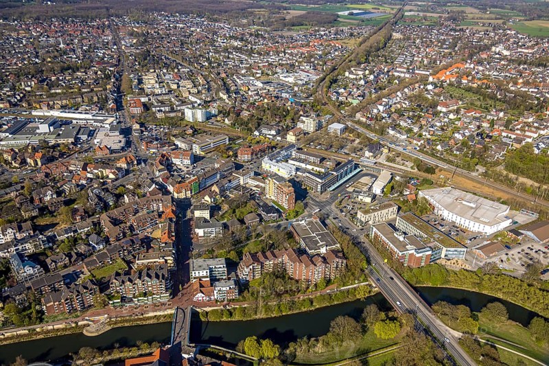 Aerial view, residential area local view at Merschstraße with ZOB Lünen bus stop and Kaufland supermarket, Lünen, Ruhr area, North Rhine-Westphalia, Germany, DE, shopping, shopping centre, shopping markets, shopping place, shopping centre, Europe, property tax, real estate, aerial view, aerial photography, aerial photography, Münsterland, local supply centre, shopping centre, supermarket, overview, bird's eye view, residential area, living and life, residential area, residential quality, residential quarter, residential estate, residential district, birds-eyes view, overview