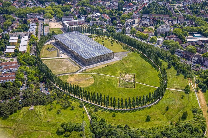 Aerial view, Akademie Mont-Cenis - Fortbildungsakademie des Ministeriums des Innern des Landes North Rhine-Westphalia, Baumallee Kreis, Sodingen, Herne, Ruhr Area, North Rhine-Westphalia, Deutschland, DE, Europa, Luftaufnahme, Luftbildfotografie, Luftfotografie, Übersicht, Vogelperspektive, birds-eyes view, overview, HernerechtsderA43
