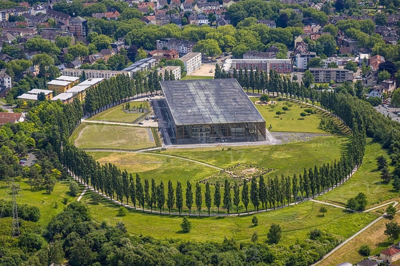 Aerial view, Akademie Mont-Cenis - Fortbildungsakademie des Ministeriums des Innern des Landes North Rhine-Westphalia, Baumallee Kreis, Sodingen, Herne, Ruhr Area, North Rhine-Westphalia, Deutschland, DE, Europa, Luftaufnahme, Luftbildfotografie, Luftfotografie, Übersicht, Vogelperspektive, birds-eyes view, overview, HernerechtsderA43