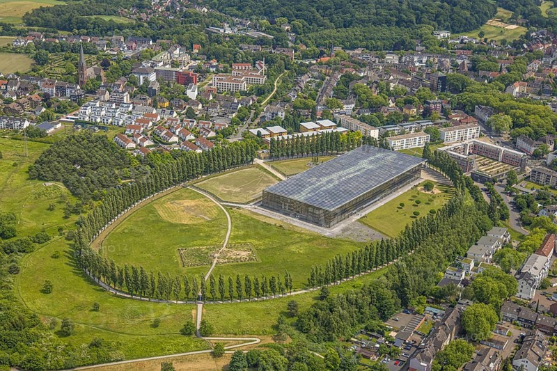 Aerial view, Akademie Mont-Cenis - Fortbildungsakademie des Ministeriums des Innern des Landes North Rhine-Westphalia, Baumallee Kreis, Sodingen, Herne, Ruhr Area, North Rhine-Westphalia, Deutschland, DE, Europa, Luftaufnahme, Luftbildfotografie, Luftfotografie, Übersicht, Vogelperspektive, birds-eyes view, overview, HernerechtsderA43