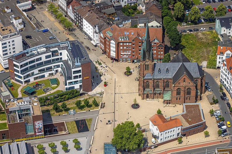Aerial view, Kreuzkirche at the entrance of Bahnhofstraße pedestrian zone at Europagarten, Herne-Mitte, Herne, Ruhr area, North Rhine-Westphalia, Germany, place of worship, DE, shopping street, Europe, pedestrian area, pedestrian zone, religious community, place of worship, holy place, church, parish, denomination, aerial view, aerial photography, aerial photography, religion, religious site, overview, bird's-eye view, overview, HernerechtsderA43