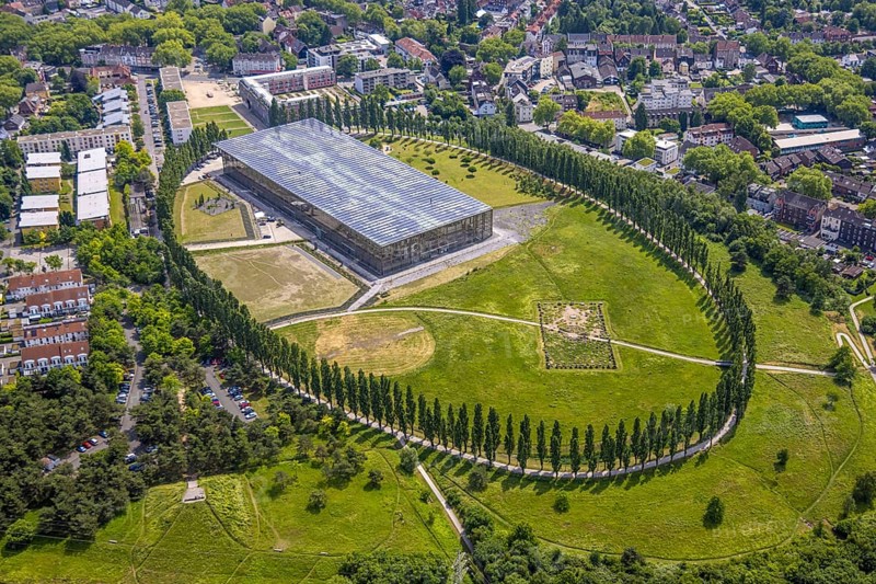 Aerial view, Akademie Mont-Cenis - Fortbildungsakademie des Ministeriums des Innern des Landes North Rhine-Westphalia, Baumallee Kreis, Sodingen, Herne, Ruhr Area, North Rhine-Westphalia, Deutschland, DE, Europa, Luftaufnahme, Luftbildfotografie, Luftfotografie, Übersicht, Vogelperspektive, birds-eyes view, overview, HernerechtsderA43