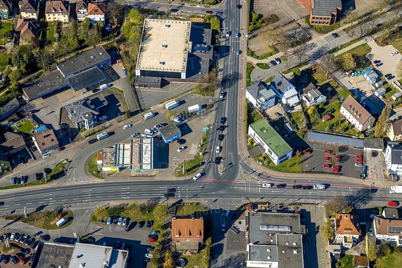 Aerial view, ARAL petrol station at the intersection of Dortmunder Straße and Konrad-Adenauer-Straße, Lünen, Ruhr area, North Rhine-Westphalia, Germany, DE, Europe, aerial view, aerial photography, aerial photography, Münsterland, overview, bird's-eye view, overview