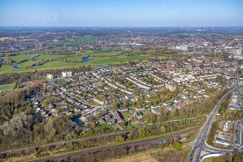 Aerial view, residential area, local view of Geistviertel an den Lippewiesen, Lünen, Ruhr area, North Rhine-Westphalia, Germany, DE, Europe, property tax, real estate, aerial view, aerial photography, aerial photography, Münsterland, overview, bird's eye view, residential complex, living and living, residential area, residential quality, residential neighbourhood, housing estate, residential area, birds-eyes view, overview