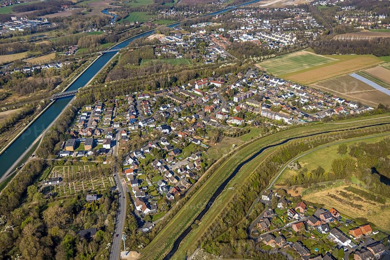 Aerial view, residential area, local view Horstmar at the Datteln-Hamm canal and river Seseke, Lünen, Ruhr area, North Rhine-Westphalia, Germany, DE, Europe, property tax, real estate, aerial view, aerial photography, aerial photography, Münsterland, overview, bird's eye view, residential area, living and living, residential area, residential quality, residential neighbourhood, housing estate, residential area, birds-eyes view, overview