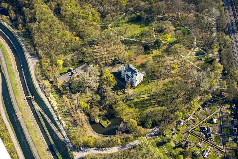 Aerial view, Schwansbell Castle with two towers, former knight's seat of the Lords of Schwansbell, Horstmar, Lünen, Ruhr area, North Rhine-Westphalia, Germany, DE, monument protection, Europe, aerial view, aerial photography, aerial photography, Münsterland, private property, castle, overview, bird's-eye view, overview