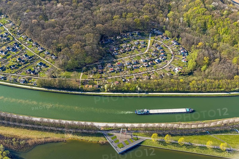 Aerial view, Horstmarer See and Datteln-Hamm Canal inland navigation, KGV Mühlenwinkel e.V. allotment garden association, Horstmar, Lünen, Ruhr area, North Rhine-Westphalia, Germany, DE, Europe, aerial view, aerial photography, aerial photography, Münsterland, overview, bird's-eye view, overview