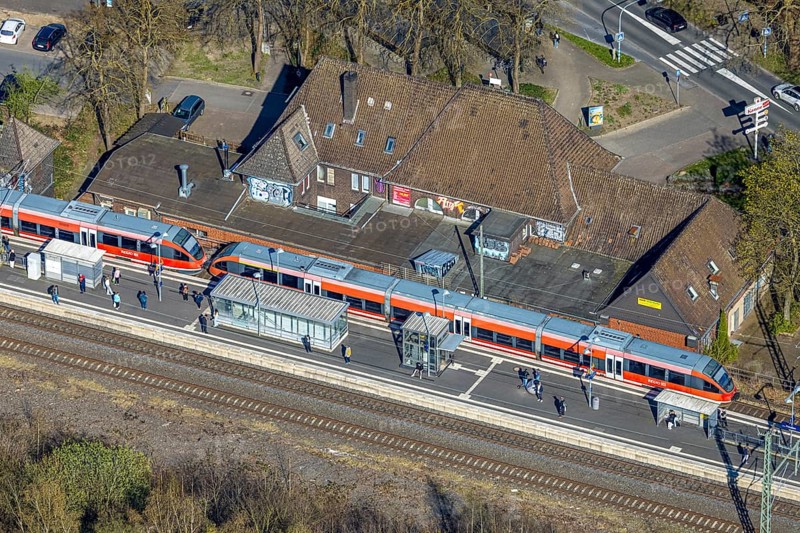 Aerial view, Lünen Preußen station, station building with S-Bahn and platform, Lünen, Ruhr area, North Rhine-Westphalia, Germany, railway area, station, station forecourt, platform, DE, Deutsche Bahn AG, Europe, track systems, tracks, aerial view, aerial photography, aerial photography, Münsterland, overview, bird's-eye view, overview