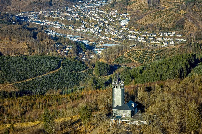 Aerial view, Hohe Bracht Café and Observation Tower, Bilstein, Lennestadt, Sauerland, North Rhine-Westphalia, Germany, viewpoint, observation tower, mountain top, café, DE, monument, recreation area, Europe, inn, gastronomy, aerial view, aerial photography, aerial photography, restaurant, broadcasting tower, tower, overview, bird's eye view, birds-eyes view, overview