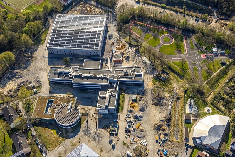Aerial view, Käthe-Kollwitz comprehensive school and sports hall, semicircular Johanniter day care centre Kita Dammwiese, Lünen-Süd, Lünen, Ruhr area, North Rhine-Westphalia, Germany, education, educational institution, DE, Europe, comprehensive school, kindergarten, day care centre, day care centre, day care centre, educational institute, aerial view, aerial photography, aerial photography, Münsterland, school, overview, bird's-eye view, overview