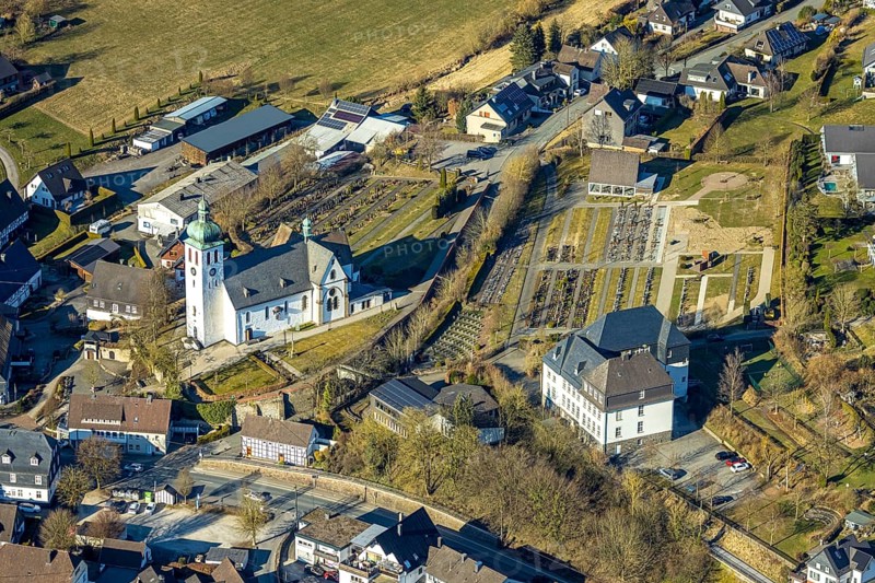 Aerial view, catholic church St. Jakobus der Ältere with Elspe cemetery, Elspe school, Elspe, Lennestadt, Sauerland, North Rhine-Westphalia, Germany, place of worship, DE, Europe, cemetery, memorial site, faith community, place of worship, house of God, graves, burial ground, holy place, church, church community, denomination, aerial photograph, aerial photography, aerial photography, religion, religious site, resting place, overview, bird's eye view, birds-eyes view, overview