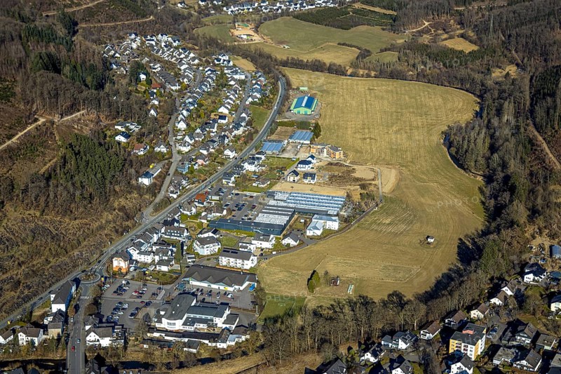 Aerial view, residential area hilly landscape and forest area with forest damage, Heinsberg, Kirchhundem, Sauerland, North Rhine-Westphalia, Germany, construction work, construction area, building site, building plots, construction measure, construction project, construction site, DE, Europe, property tax, real estate, Lennestadt, aerial view, aerial photography, aerial photography, new construction, overview, bird's eye view, residential complex, living and living, residential area, residential quality, residential neighbourhood, residential estate, residential area, birds-eyes view, overview