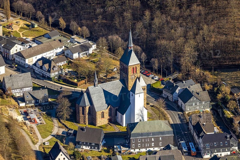 Aerial view, Church of St. Peter and Paul, Kirchhundem, Sauerland, North Rhine-Westphalia, Germany, place of worship, DE, Europe, place of worship, holy site, church, parish, aerial view, aerial photography, aerial photography, religion, overview, bird's-eye view, overview