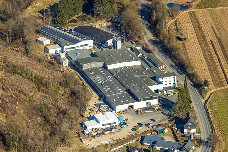 Aerial view, Dehonit Deutsche Holzveredelung Werk im Gewerbegebiet Würdinghausen, Kirchhundem, Sauerland, North Rhine-Westphalia, Germany, DE, Europe, commercial enterprises, commercial space, commercial area, commercial property, commercial site, commercial use, industrial area, industrial site, aerial photograph, aerial photography, aerial photography, overview, bird's-eye view, bird's-eye view, overview
