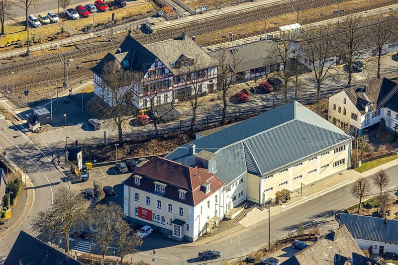 Aerial view, half-timbered station building Kirchhundem-Welschen Ennest railway station, tracks and level crossing, Welschen Ennest, Kirchhundem, Sauerland, North Rhine-Westphalia, Germany, DE, Europe, aerial view, aerial photography, aerial photography, overview, bird's-eye view, bird's-eye view, overview
