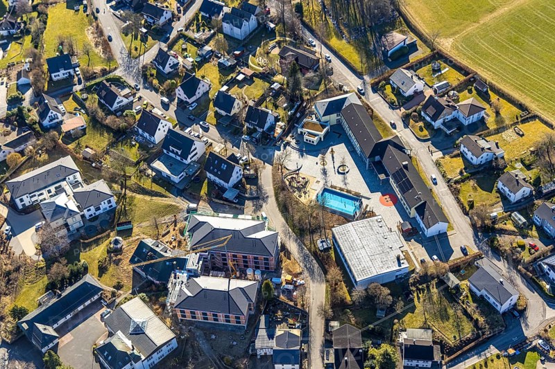Aerial view, community primary school, below construction site with new building for new senior citizens' residential home on Johannesweg, Welschen Ennest, Kirchhundem, Sauerland, North Rhine-Westphalia, Germany, retirement home, old people's home, construction work, construction area, building site, building plots, construction project, construction project, construction site, care and nursing, education, educational institution, DE, Europe, educational institute, aerial view, aerial photography, aerial photography, care facility, school, retirement home, retirement residence, retirement home, retirement centre, overview, bird's-eye view, overview