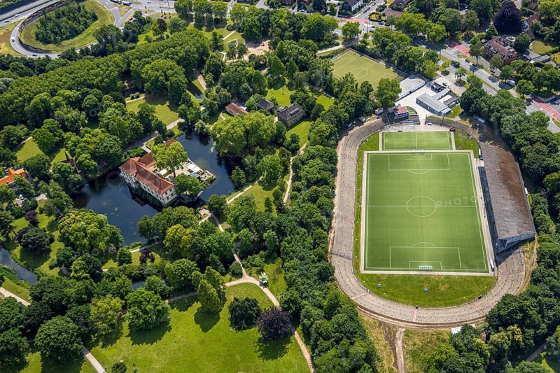 Aerial view, Strünkede Castle moated castle with moat and castle park and Edeka Koch sports park football stadium sports facility stadium at Strünkede Castle of SC Westfalia 04 Herne e. V., Baukau, Herne, Ruhr area, North Rhine-Westphalia, Germany, castle, DE, Europe, football pitch, football stadium, moat, manor house, aerial view, aerial photography, aerial photography, castle, sports, sports facilities, sports field, sports facility, stadium, overview, bird's-eye view, moated castle, moat, moated castle, birds-eyes view, overview, HernerechtsderA43