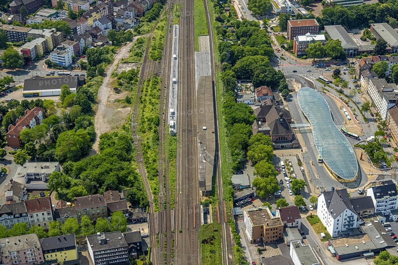 Aerial view, bus station with futuristic roof at Konrad-Adenauer-Platz, Herne main station, Baukau, Herne, Ruhr area, North Rhine-Westphalia, Germany, railway area, railway station, bus, bus station, bus stop, buses, DE, Deutsche Bahn AG, Europe, railway tracks, tracks, main station, central station, roundabout, roundabout, aerial view, aerial photography, aerial photography, bus station, overview, bird's-eye view, ZOB, birds-eyes view, overview, HernerechtsderA43