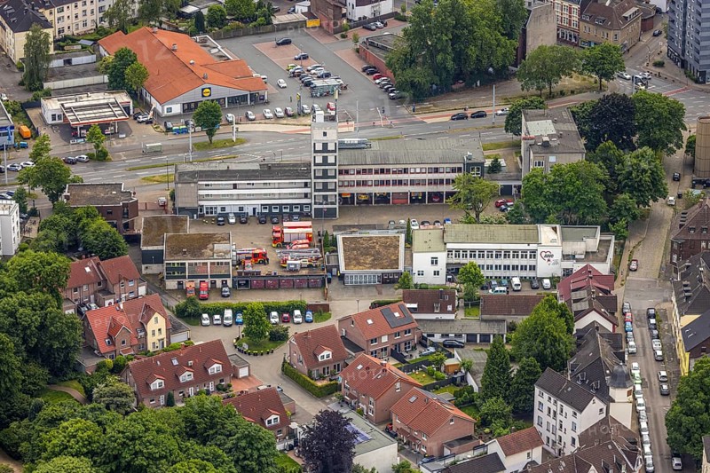 Aerial view, Herne City Fire Brigade Association e.V. with fire brigade defence tower, family centre Mitte Ã¢â'¬ Kita Breddestraße Ã¢â'¬ AWO Ruhr-Mitte, Herne-Mitte, Herne, Ruhr area, North Rhine-Westphalia, Germany, fire fighter, fire protection, fire watch, DE, Europe, fire station, fire brigade, kindergarten, day care centre, day nursery, aerial photograph, aerial photography, aerial photography, rescue station, overview, bird's-eye view, overview, HernerechtsderA43