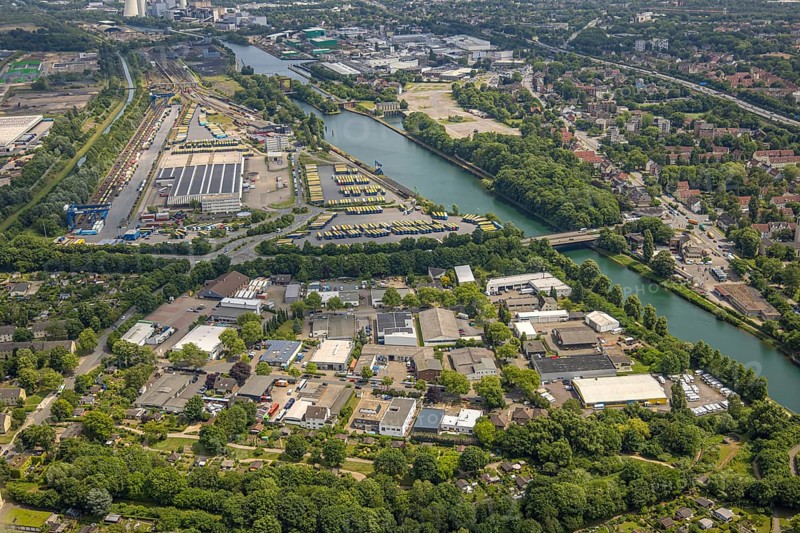 Aerial view, industrial area Resser Straße and at the western harbour, Rhine-Herne-Canal, at the back right open space AltCrange, shaft 5 at the Cranger Kirmesplatz and concrete bunker with cross and crescent by the artist Helmut Bettenhausen, lock Wanne-Eickel, Unser Fritz, Herne, Ruhr area, North Rhine-Westphalia, Germany, DE, Europe, commercial enterprises, commercial area, commercial area, commercial property, commercial park, commercial location, commercial use, industrial area, industrial location, aerial view, aerial photography, aerial photography, overview, bird's-eye view, birds-eyes view, overview, linksderA43, HernelinksderA43