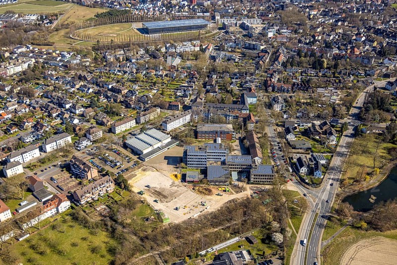 Aerial view, Mont-Cenis comprehensive school with solar roof, construction site, behind the Mont-Cenis Academy, Sodingen, Herne, Ruhr area, North Rhine-Westphalia, Germany, construction work, construction area, construction site, building site, construction project, education, educational institution, DE, Europe, comprehensive school, teaching institute, aerial view, aerial photography, aerial photography, new building, school, overview, bird's-eye view, overview