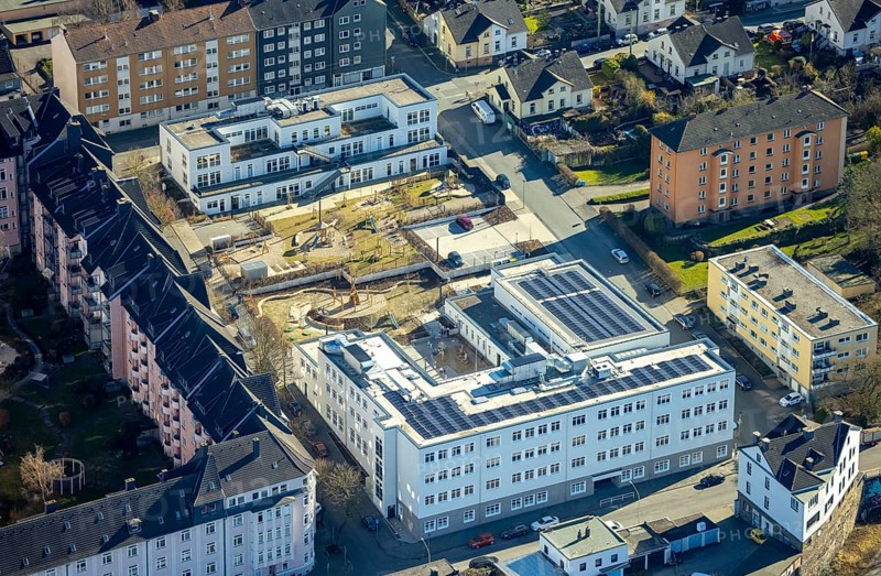 Aerial view, housing estate and playground redesign with construction site between Wehringhausen primary school and municipal day care centre. Kindergarten Lange Straße, Wehringhausen, Hagen, Ruhr area, North Rhine-Westphalia, Germany