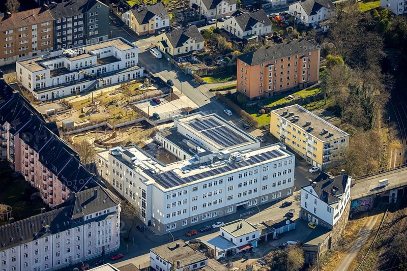 Aerial view, housing estate and playground redesign with construction site between Wehringhausen primary school and municipal day care centre. Kindergarten Lange Straße, Wehringhausen, Hagen, Ruhr area, North Rhine-Westphalia, Germany