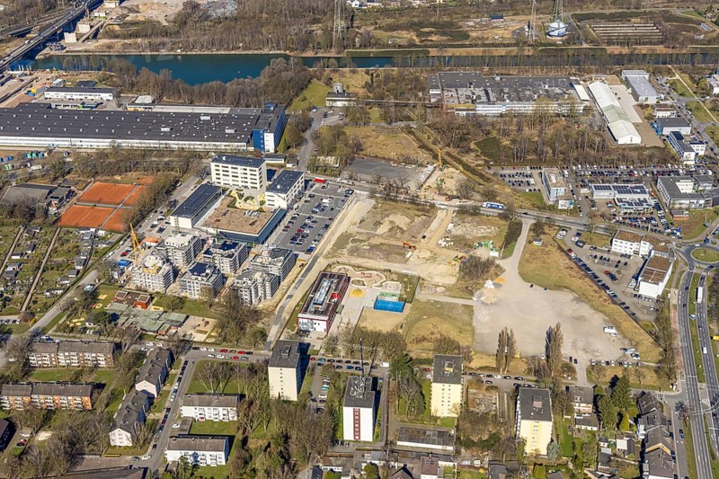 Aerial view, Kaiserquartier Herne, construction site with new construction of a residential complex and housing estate, Lackmanns Hof kindergarten and high-rise housing estate, tennis courts TC Emschertal, Baukau, Herne, Ruhr area, North Rhine-Westphalia, Germany, architecture, construction work, construction site, DE, development, Europe, progress, building, high-rise, infrastructure, Kaiserquartier, kindergarten, day-care centre, complex, construction, Lackmanns Hof, aerial view, aerial photography, aerial photography, new construction, new buildings, perspective, region, settlement, sport, city, urban development, urban planning, tennis, tennis facility, tennis courts, tennis club, overview, urban, bird's-eye view, residential complex, residential building, residential estate, birds-eyes view, modern, overview