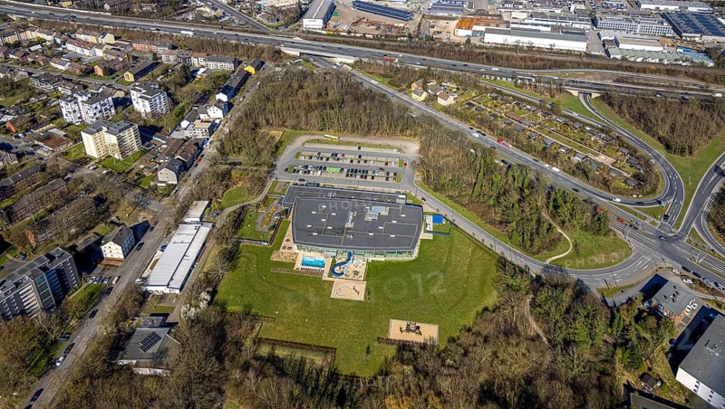 Aerial view, Wananas sports and leisure pool, Baukau-West, Herne, Ruhr area, North Rhine-Westphalia, Germany, bathing establishment, bathing resort, DE, Europe, outdoor pool, leisure facility, leisure pool, leisure activities, leisure enjoyment, aerial photograph, aerial photography, aerial photography, car parks, swimming pool, swimming pool, overview, bird's eye view, water slide, birds-eyes view, overview