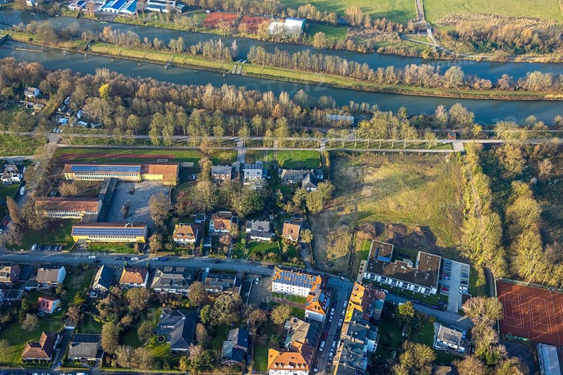 Aerial view, meadow area between Brandströmstraße and Datteln-Hamm canal, Theodor-Heuss-Schule primary school, centre, Hamm, Ruhr area, North Rhine-Westphalia, Germany