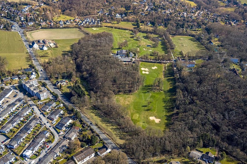 Aerial view, golfing in Herdecke, golf player on the golf course and bunker, Ostend, Herdecke, Ruhr area, North Rhine-Westphalia, Germany, DE, Europe, golf, golf green, golf course, golf meadow, aerial view, aerial photography, aerial photography, sports, overview, bird's-eye view, overview