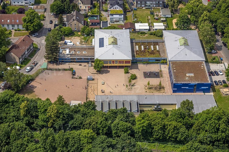 Aerial view, Michaelschule primary school with schoolyard and indoor swimming pool, Wanne, Herne, Ruhr area, North Rhine-Westphalia, Germany, education, educational institution, DE, Europe, primary school, educational institute, aerial view, aerial photography, aerial photography, school, overview, bird's-eye view, overview, linksderA43, HernelinksderA43