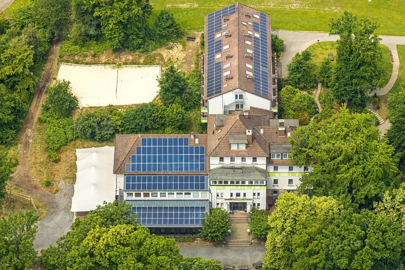 Aerial view, Beluga (sturgeon), roof with solar panels, Hattingen, Ruhr area, North Rhine-Westphalia, Germany, DE, Europe, photovoltaic, aerial view, aerial photography, aerial photography, photovoltaic plant, solar, solar plant, solar roof, solar energy, solar panels, solar park, solar power plant, overview, bird's eye view, birds-eyes view, overview