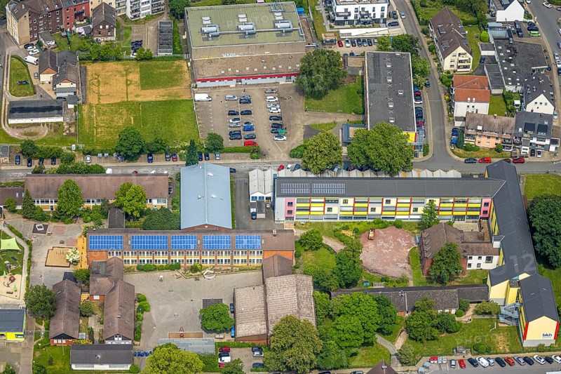 Aerial view, Berufskolleg Hattingen and Gemeinschaftsgrundschule, GGS Bruchfeld roof with solar panels, AWO Kita Bruchfeld kindergarten, sports hall Goethestraße, Hattingen, Ruhr area, North Rhine-Westphalia, Germany, vocational school, education, educational institution, DE, Europe, primary school, teaching institute, aerial view, aerial photography, aerial photography, school, overview, bird's eye view, birds-eyes view, overview