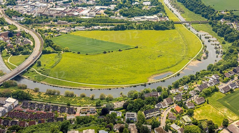 Aerial view, Ruhrbogen mit Leinpfad und Ruhraue Im Klyffer Feld, Ruhrbrücke Bochumer Straße and right railway bridge Hattingen, view to the industrial estate Beuler Höhe, Hattingen, Ruhr area, North Rhine-Westphalia, Germany, DE, Europe, commercial enterprises, commercial area, commercial property, commercial park, commercial location, commercial use, industrial area, industrial location, aerial view, aerial photography, aerial photography, overview, bird's eye view, birds-eyes view, overview