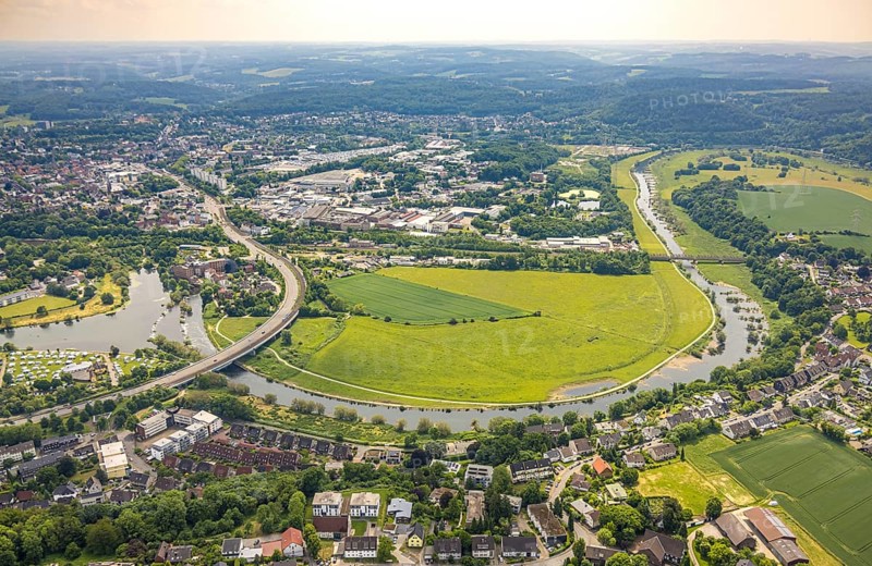 Aerial view, Ruhrbogen mit Leinpfad und Ruhraue Im Klyffer Feld, Ruhrbrücke Bochumer Straße and right railway bridge Hattingen, view to the industrial area Beuler Höhe and city forest, Hattingen, Ruhr area, North Rhine-Westphalia, Germany, DE, Europe, commercial enterprises, commercial area, commercial property, commercial park, commercial location, commercial use, industrial area, industrial location, aerial view, aerial photography, aerial photography, overview, bird's eye view, birds-eyes view, overview