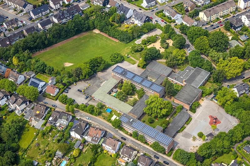Aerial photo, Community primary school GGS Oberwinzerfeld, roof with solar panels, AWO day care centre Winz-Baak, Hattingen, Ruhr area, North Rhine-Westphalia, Germany, education, educational institution, DE, Europe, photovoltaic, primary school, kindergarten, day care centre, day nursery, day care centre, educational institute, aerial photography, aerial photography, aerial photography, photovoltaic system, school, solar, solar system, solar roof, solar energy, solar panels, solar power system, overview, bird's-eye view, overview