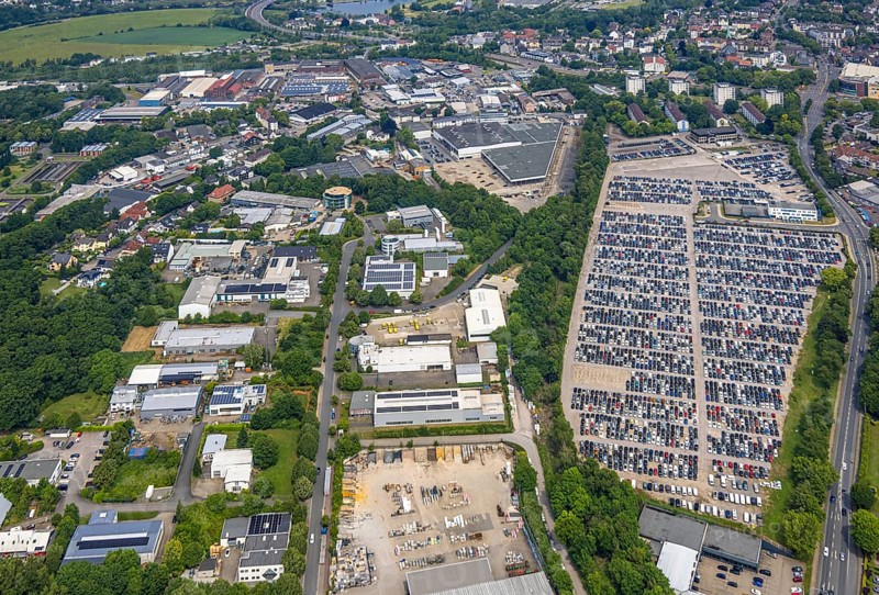 Aerial view, commercial area Beuler Höhe and commercial area Nierenhofer Straße, former O&K site for planned city quarter, currently large car park with hundreds of cars, Hattingen police station, Rosenthal, Hattingen, Ruhr area, North Rhine-Westphalia, Germany, cars, DE, development, Europe, vehicles, areas, buildings, site, commercial, commercial enterprises, commercial area, commercial property, commercial park, commercial site, commercial use, large car park, hundreds of cars, industry, industrial area, industrial site, infrastructure, aerial view, aerial photography, aerial photography, Nierenhofer Straße, car park, police, police station, region, urban development, urban planning, streets, structure, urban, overview, urban, bird's-eye view, former O&K site, planned urban quarter, modern use, overview, overview, public services