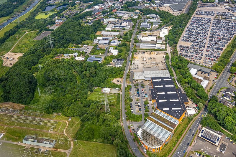 Aerial view, commercial area Beuler Höhe and commercial area Nierenhofer Straße, former O&K site for planned city quarter, currently large car park with hundreds of cars, Hattingen police station, Rosenthal, Hattingen, Ruhr area, North Rhine-Westphalia, Germany, cars, DE, development, Europe, vehicles, areas, buildings, site, commercial, commercial enterprises, commercial area, commercial property, commercial park, commercial site, commercial use, large car park, hundreds of cars, industry, industrial area, industrial site, infrastructure, aerial view, aerial photography, aerial photography, Nierenhofer Straße, car park, police, police station, region, urban development, urban planning, streets, structure, urban, overview, urban, bird's-eye view, former O&K site, planned urban quarter, modern use, overview, overview, public services