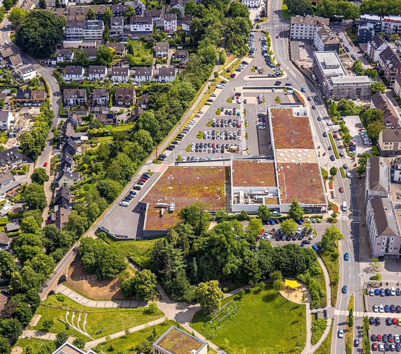 Aerial view, shopping centre Forum Hitzbleck am Hefelmann-Park, Westfalenstraße, panorama cycle path, Leubeck, Heiligenhaus, Ruhr area, North Rhine-Westphalia, Germany, DE, shopping centre, shopping markets, shopping place, shopping centre, Europe, Lidl supermarket, aerial view, aerial photography, aerial photography, local supply centre, overview, bird's eye view, akzenta, birds-eyes view, overview