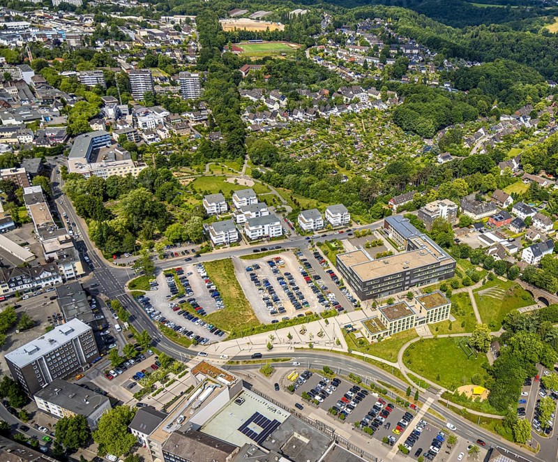 Aerial view, Campus Velbert/Heiligenhaus University and car parks, new residential area Am Thormälenpark, KGV Kleingartenverein Gohr e.V., Leubeck, Heiligenhaus, Ruhr area, North Rhine-Westphalia, Germany, education, educational institution, DE, Europe, community garden, property tax, university, real estate, KGV, allotment garden, allotment garden site, allotment garden association, allotment gardener association, allotment garden colony, teaching institute, aerial view, aerial photography, aerial photography, allotment garden, overview, bird's eye view, residential area, living and living, residential area, residential quality, residential neighbourhood, residential estate, residential area, birds-eyes view, overview